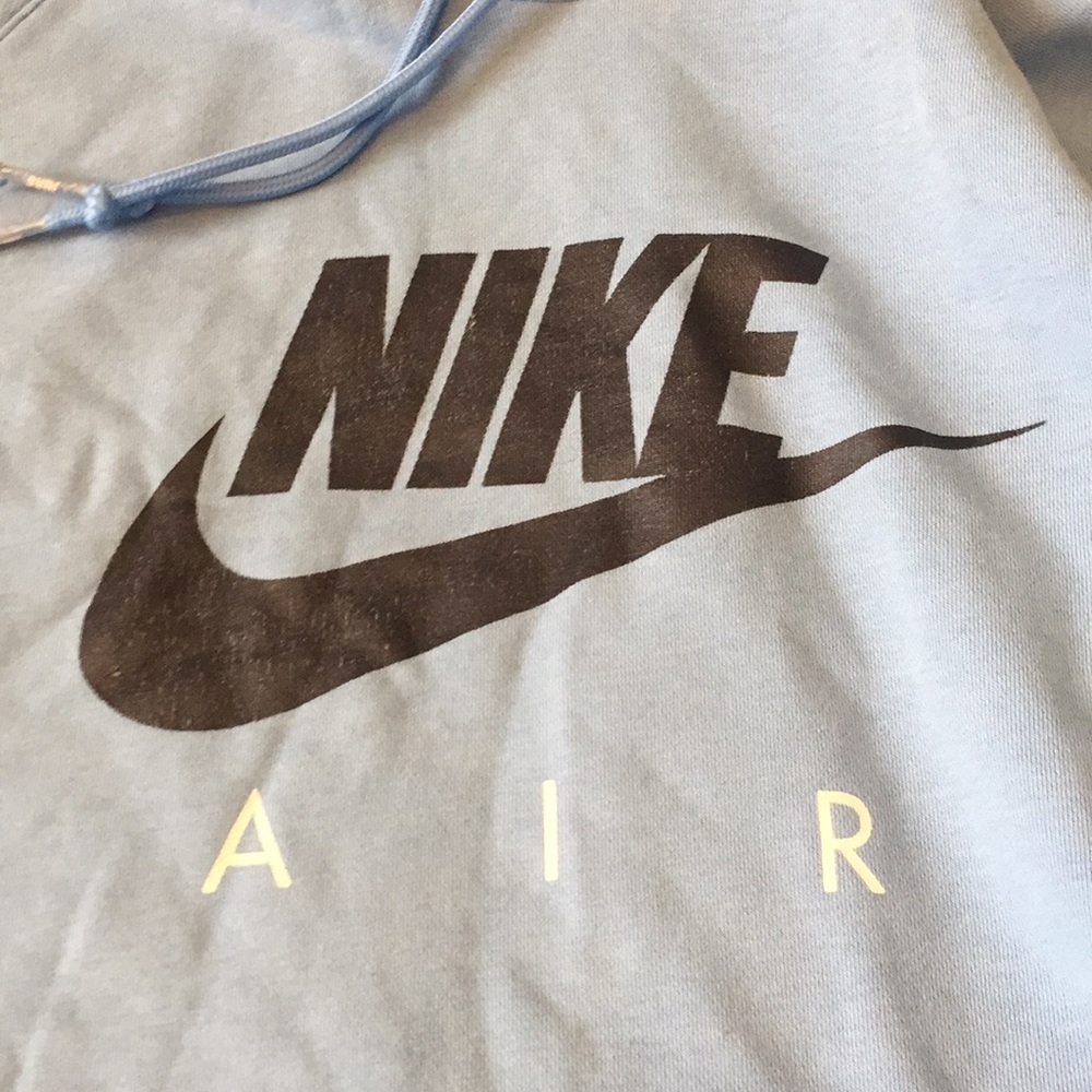 Nike - Picture 3 of 4